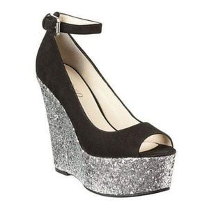 Fab disco diva glitter platforms, new Boutique 9